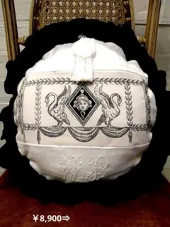※〜12/19価格※フランスアンティーク　ロゴ刺繍　トワルドジュイ　クッション