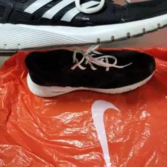 adidas cloudfoam ランニングシューズ 黒/白30センチ