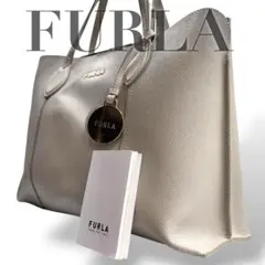 【美品】フルラ ヴィットリアM グレージュ チャーム　ハンドバッグトートバッグ