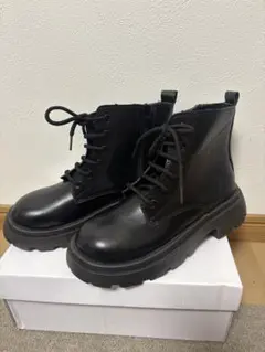 厚底ブラックレースアップブーツ