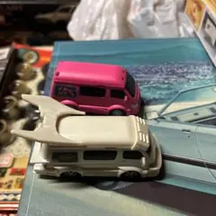 ホワイトとピンク、バニングミニカー。