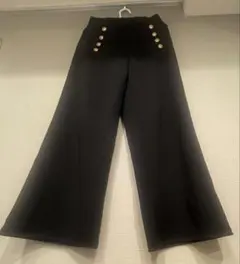 ［最終お値下げ］H&M 黒、ボタン付きフレアパンツ Sサイズ
