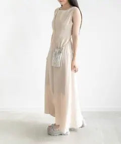 カップ付きベアセットバックデザインワンピース