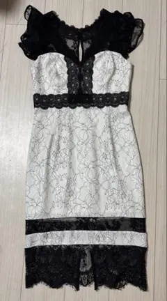 バネッサハート　レースフリル袖タイトドレス