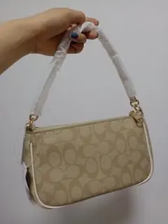 COACH シグネチャー ラウンドファスナー