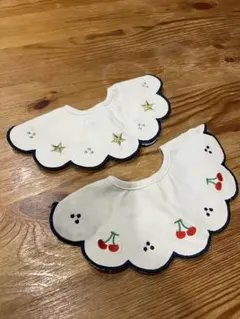星とチェリー刺繍のスタイ2枚セット