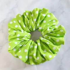 ハンドメイド シュシュ 黄緑 水玉 推し活【No.102】