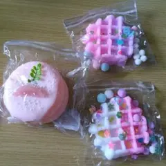 桃　ケーキ　ワッフル　スクイーズ　もちもち