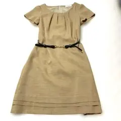 【OFUON】婚活ベージュのひざ丈半袖ワンピース