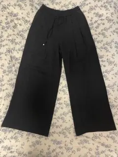 GU 黒 ワイドパンツ プリーツデザイン