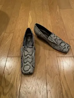 【AKIRANAKA】美品 Azalea ローファーパンプス グレー 38サイズ