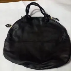 POMTATA　黒レザーラウンドハンドバッグ