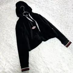 【セシルマクビー×フィラ】（F）クロップドパーカー ブラック FILAのサムネイル