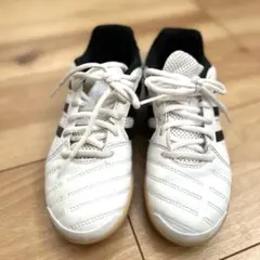 フットサルシューズ　小学生サッカー　22.0センチ　adidas