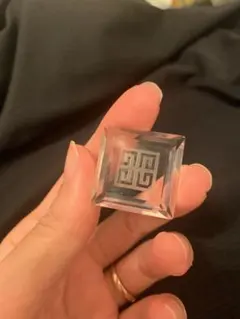 GIVENCHY クリスタル