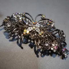 エレガントな蝶のバレッタ