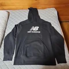New Balance プルオーバーパーカー ブラック