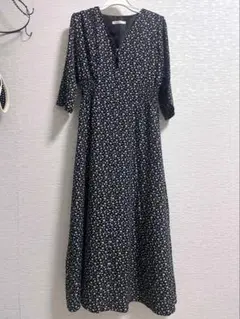 NICE CLAUP ナイスクラップ 花柄 Vネック ロングワンピース 黒