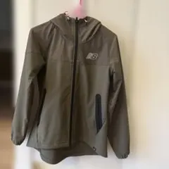 new balance ウィンドブレーカー