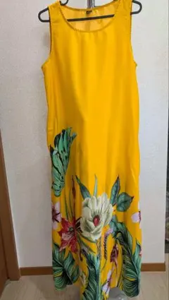 ロングワンピース ノースリーブ 花柄 明るい イエロー