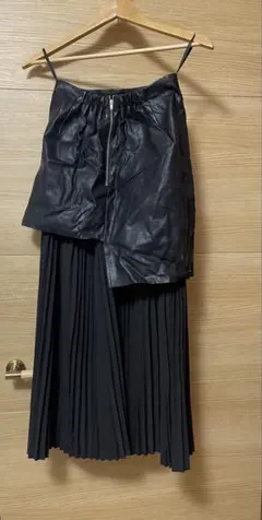 ブラックレザープリーツスカート