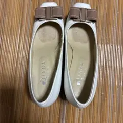 DIANA WELL FIT パンプス ホワイト ベージュ リボンのサムネイル