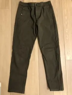 オリーブグリーン　スリムフィットパンツ