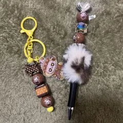 ラブブのボールペンとキーホルダー