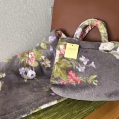 新品未使用　LAURA ASHLEY ブランケット　もこもこ膝掛け　バッグ付き