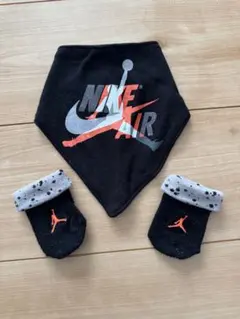 Nike スタイ・よだれかけと靴下セット 0-6ヶ月