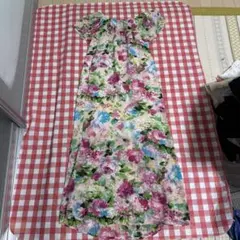 フリル付きオフショルダーフローラルワンピース