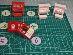 ミニチュア ピアノとマクドナルドセット