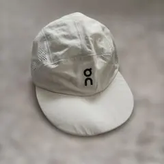 On オン パフォーマンスキャップ 白