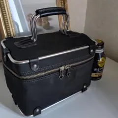 【かなり美品】ジャンポールゴルチエパイプフレームバッグ バニティアルミフレーム