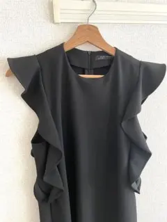 Zaraワンピース　ブラック膝丈ワンピ　⭐︎人気⭐︎