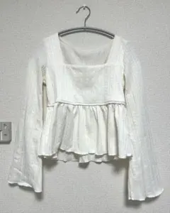 DAZY 無地 スクエアネック 長袖 スリムフィット Tシャツ、フリル