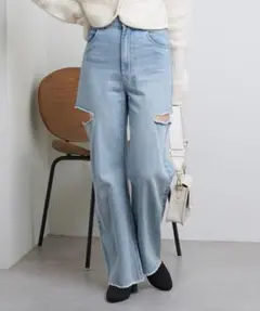 【美品】チコ サイドスリットダメージデニムパンツ ライトブルー Мサイズ相当のサムネイル