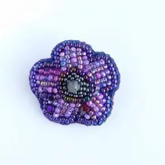 紫の花　ビーズ刺繍ブローチ　ハンドメイドアクセサリー