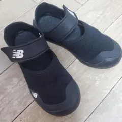 ニューバランスキッズサンダル 19.5cm Black