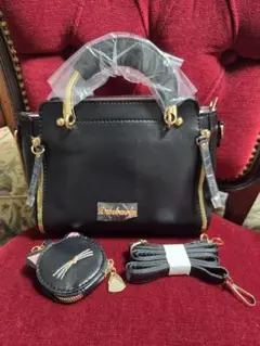 黒い合成皮革ショルダーバッグ