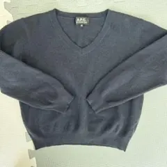 A.P.C. ネイビー VネックニットXSのサムネイル