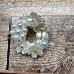 桜とパールのサークルブローチ