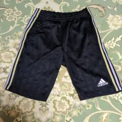 adidas 黒 ストライプ ショートパンツ