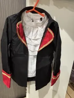 コスプレ衣装 黒赤ジャケットと白シャツ　海賊