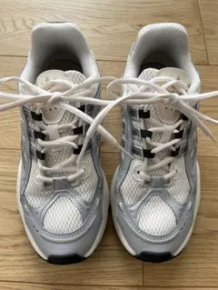 2025年最新】adidas アディダス スニーカー グレーの人気アイテム