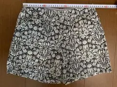 花柄コットンショートパンツ Sサイズ36　リバティ　白黒のサムネイル