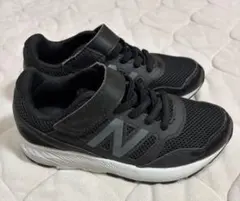 New Balance 18.0㎝　スニーカー 黒ブラック　ニューバランス
