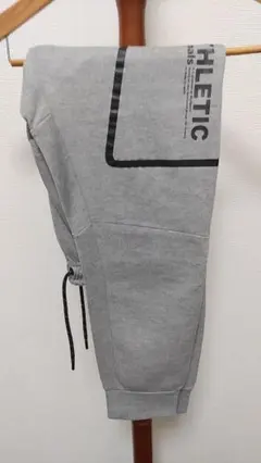 美品！送料込み！アスレティック スウェットパンツ ジョガーパンツ トレーニングのサムネイル