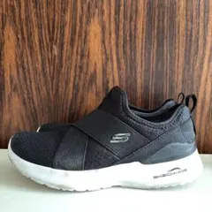 SKECHERS ブラック スリッポン