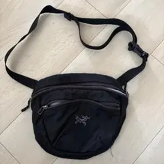 アークテリク　マカ2 ブラックナイロンショルダーバッグ